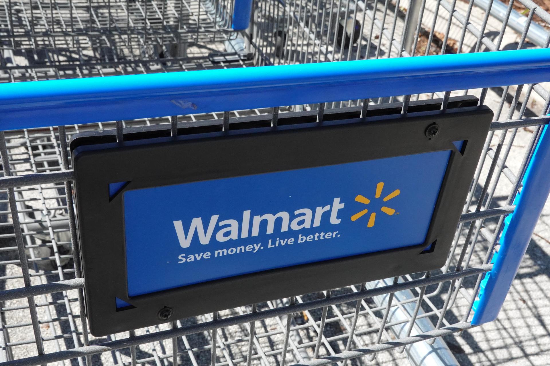 رئيس «Walmart» تقاضى 26.9 مليون دولار: ضعف راتب الموظف 976 مرة