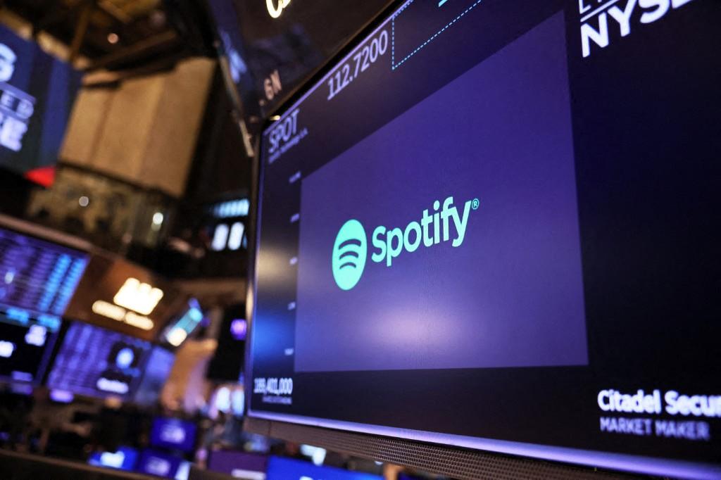 شركة «Spotify» تعتزم تسريح 1500 موظف لخفض التكاليف 